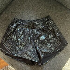 Lululemon hottie hot shorts 4” inseam